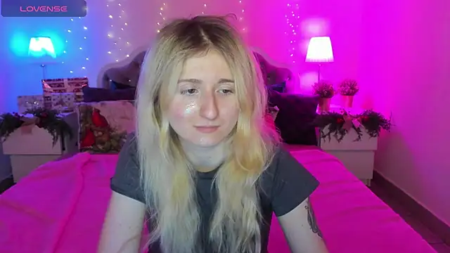 Snapshot of CamillaDreamer chatting on 6, 1, 2026 CamillaDreamer online show from 6, 1, 2026