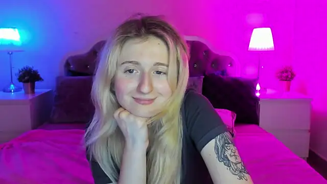 Snapshot of CamillaDreamer chatting on 12, 1, 2026 CamillaDreamer online show from 12, 1, 2026