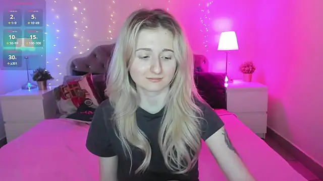 Snapshot of CamillaDreamer chatting on 13, 1, 2026 CamillaDreamer online show from 13, 1, 2026