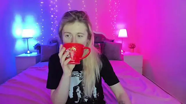 Snapshot of CamillaDreamer chatting on 8, 2, 2026 CamillaDreamer online show from 8, 2, 2026