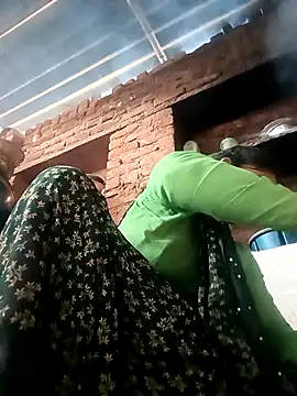 Snapshot of SHMA-77 chatting on 3, 11, 2025 SHMA-77 online show from 3, 11, 2025