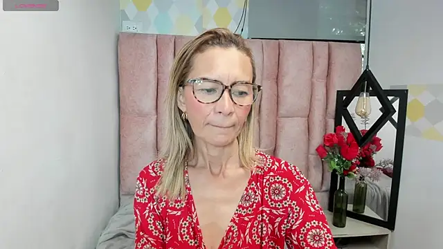 Snapshot of Issa_Milf__ chatting on 16, 12, 2025 Issa Milf online show from 16, 12, 2025