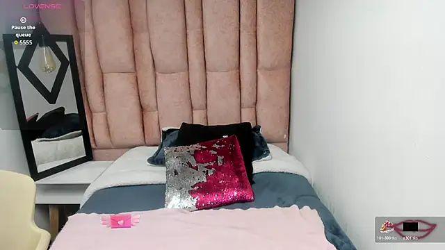 Snapshot of Issa_Milf__ chatting on 7, 2, 2026 Issa Milf online show from 7, 2, 2026