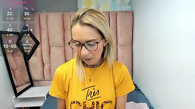 Snapshot of Issa_Milf__ chatting on 13, 2, 2026 Issa Milf online show from 13, 2, 2026