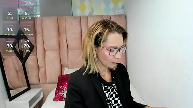 Snapshot of Issa_Milf__ chatting on 26, 3, 2026 Issa Milf online show from 26, 3, 2026