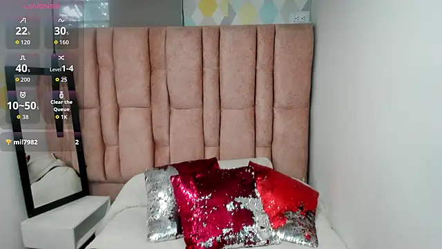 Snapshot of Issa_Milf__ chatting on 7, 4, 2026 Issa Milf online show from 7, 4, 2026