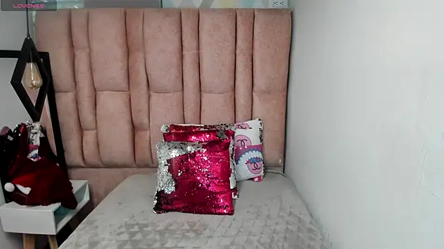 Snapshot of Issa_Milf__ chatting on 14, 4, 2026 Issa Milf online show from 14, 4, 2026