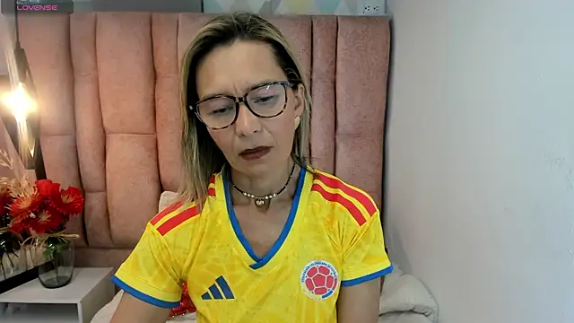 Issa Milf   online show from 3, 7, 2026