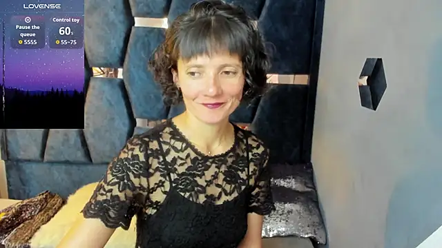 Snapshot of Valery_More__ chatting on 8, 10, 2025 Valery More online show from 8, 10, 2025