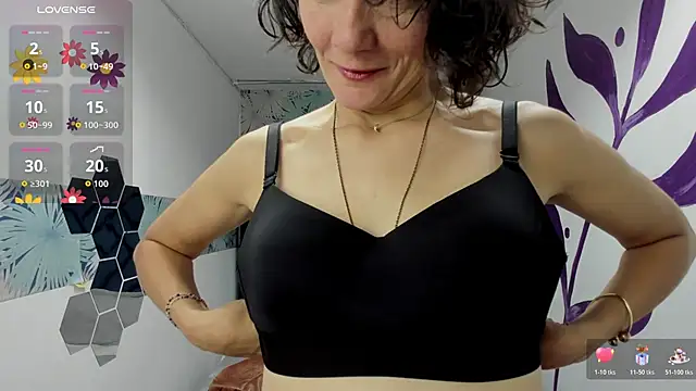 Snapshot of Valery_More__ chatting on 2, 12, 2025 Valery More online show from 2, 12, 2025