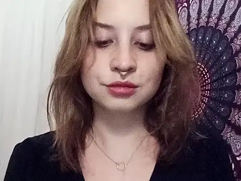 AdalynKiss online show from 10, 10, 2025