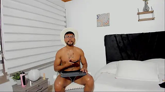 Snapshot of Taylormaccurdy_ chatting on 29, 9, 2025 Taylormaccurdy online show from 29, 9, 2025