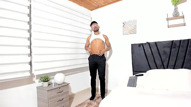 Snapshot of Taylormaccurdy_ chatting on 1, 10, 2025 Taylormaccurdy online show from 1, 10, 2025