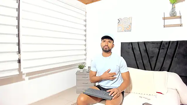 Snapshot of Taylormaccurdy_ chatting on 6, 10, 2025 Taylormaccurdy online show from 6, 10, 2025