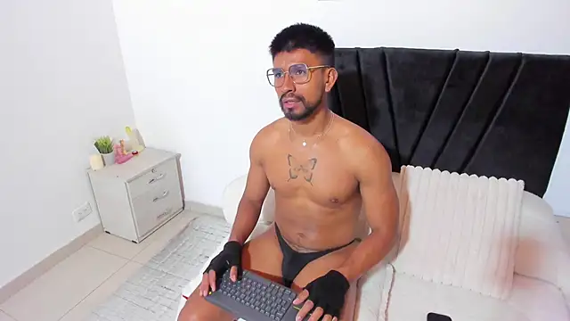 Snapshot of Taylormaccurdy_ chatting on 25, 10, 2025 Taylormaccurdy online show from 25, 10, 2025