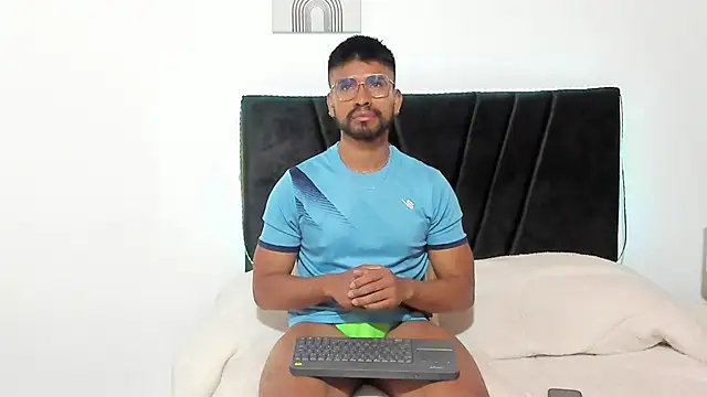 Snapshot of Taylormaccurdy_ chatting on 1, 11, 2025 Taylormaccurdy online show from 1, 11, 2025