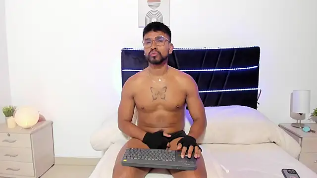 Snapshot of Taylormaccurdy_ chatting on 6, 11, 2025 Taylormaccurdy online show from 6, 11, 2025