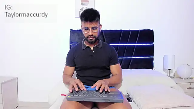 Snapshot of Taylormaccurdy_ chatting on 7, 1, 2026 Taylormaccurdy online show from 7, 1, 2026