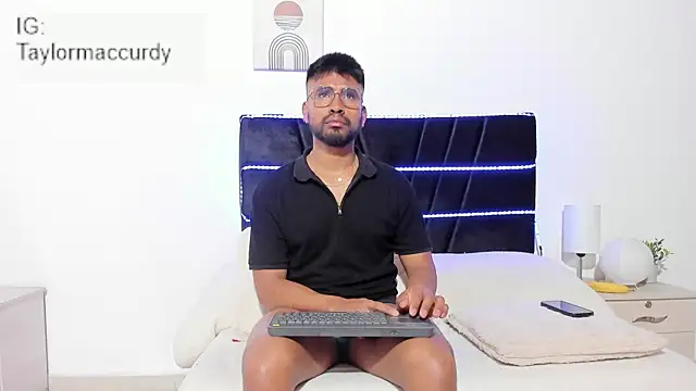 Snapshot of Taylormaccurdy_ chatting on 16, 1, 2026 Taylormaccurdy online show from 16, 1, 2026