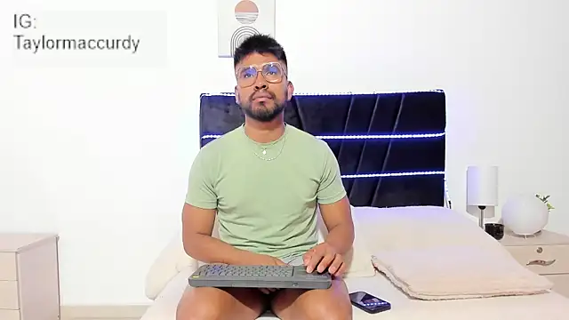 Snapshot of Taylormaccurdy_ chatting on 17, 1, 2026 Taylormaccurdy online show from 17, 1, 2026