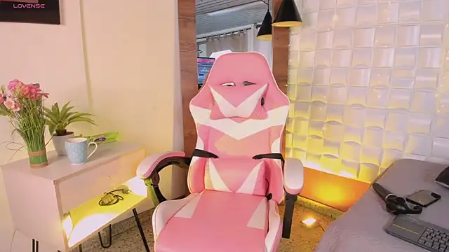 Scarlett Kiiss online show from 4, 2, 2026