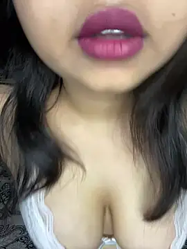 soniyaverma00 online show from 18, 4, 2026