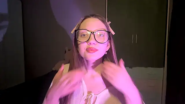 EmiIyKitty online show from 10, 11, 2025