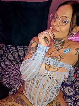 Snapshot of Peach420live chatting on 27, 7, 2026 Peach420live online show from 27, 7, 2026
