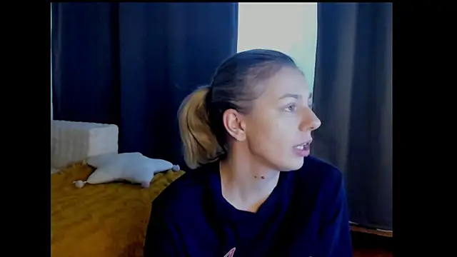Snapshot of AnaLure chatting on 3, 10, 2025 AnaLure online show from 3, 10, 2025