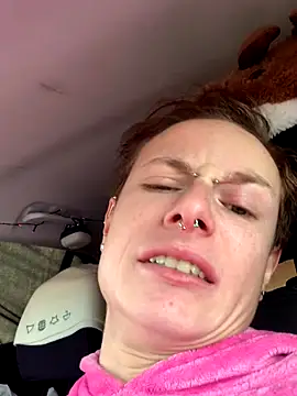 GoldenPussy1329 online show from 20, 12, 2025