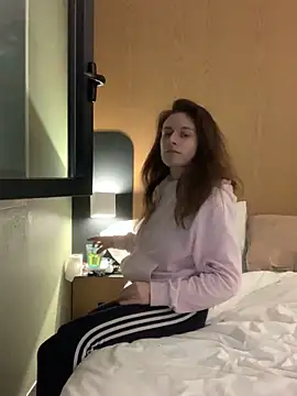 GoldenPussy1329 online show from 10, 2, 2026