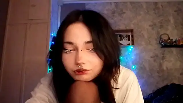 Snapshot of Beeping_Creature chatting on 18, 10, 2025 Beeping Creature online show from 18, 10, 2025