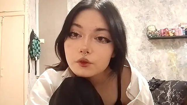 Snapshot of Beeping_Creature chatting on 2, 11, 2025 Beeping Creature online show from 2, 11, 2025