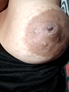 Hotmommax online show from 5, 4, 2026