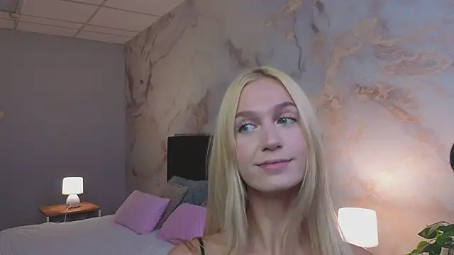 Snapshot of SerenaCrystall chatting on 2, 6, 2026 SerenaCrystall online show from 2, 6, 2026