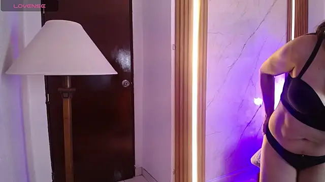 Snapshot of chloe__Jones_ chatting on 3, 2, 2026 chloe Jones online show from 3, 2, 2026