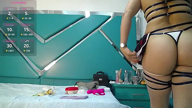 Snapshot of chloe__Jones_ chatting on 7, 4, 2026 chloe Jones online show from 7, 4, 2026