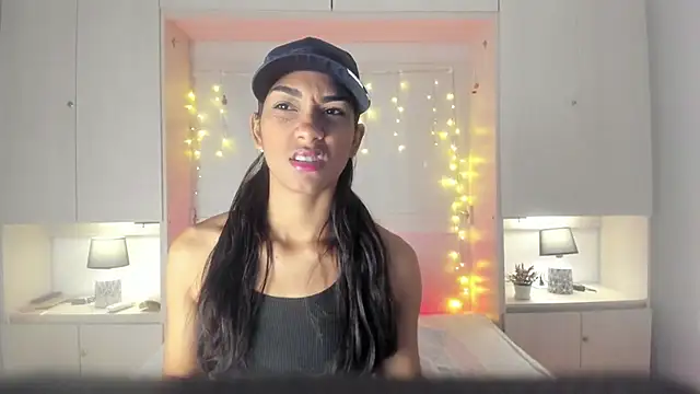 AnahiCollins online show from 2, 4, 2026