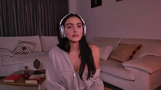 Snapshot of Milana_De chatting on 7, 10, 2025 Milana De online show from 7, 10, 2025