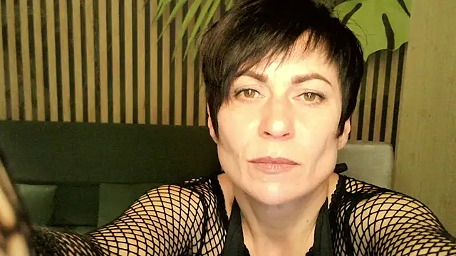 Ashley Brookss online show from 29, 10, 2025