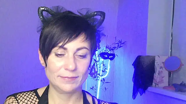 Ashley Brookss online show from 15, 11, 2025