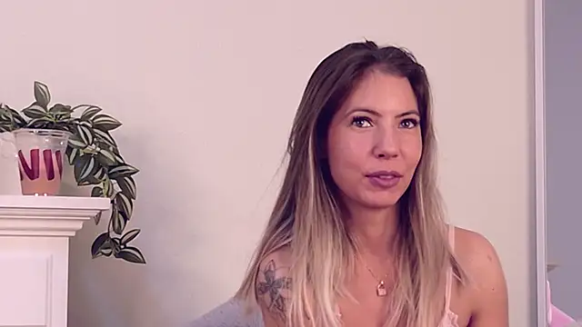 CassieMiles online show from 18, 11, 2025