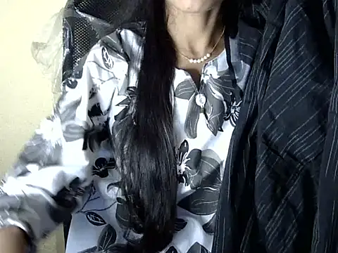 Snapshot of Shazi_1 chatting on 4, 12, 2025 Shazi 1 online show from 4, 12, 2025