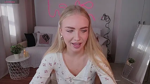 TessaGrays online show from 14, 3, 2026