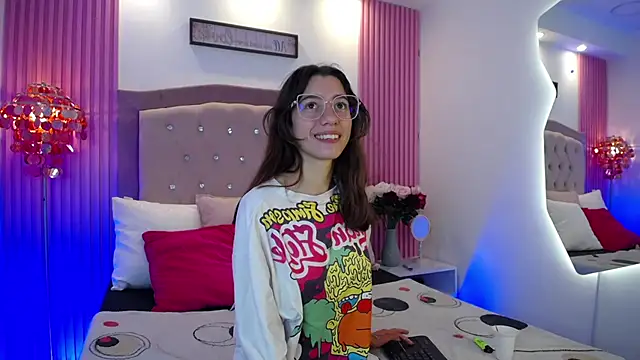 Snapshot of MarinetteLux chatting on 2, 3, 2026 MarinetteLux online show from 2, 3, 2026