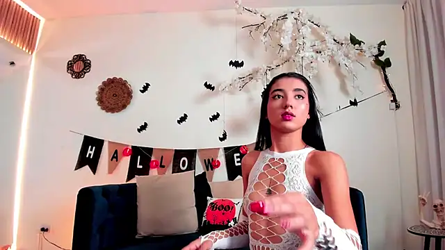 cloe taylor   online show from 23, 10, 2025