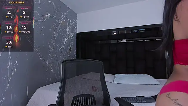 LiaClarck  online show from 20, 11, 2025