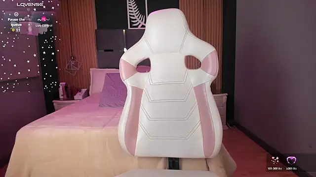 Emily Roberts9 online show from 31, 10, 2025