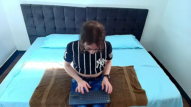 SnowyX  online show from 9, 10, 2025