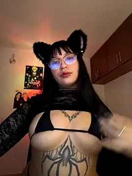 Snapshot of Hinatamoon_ chatting on 23, 10, 2025 Hinatamoon online show from 23, 10, 2025